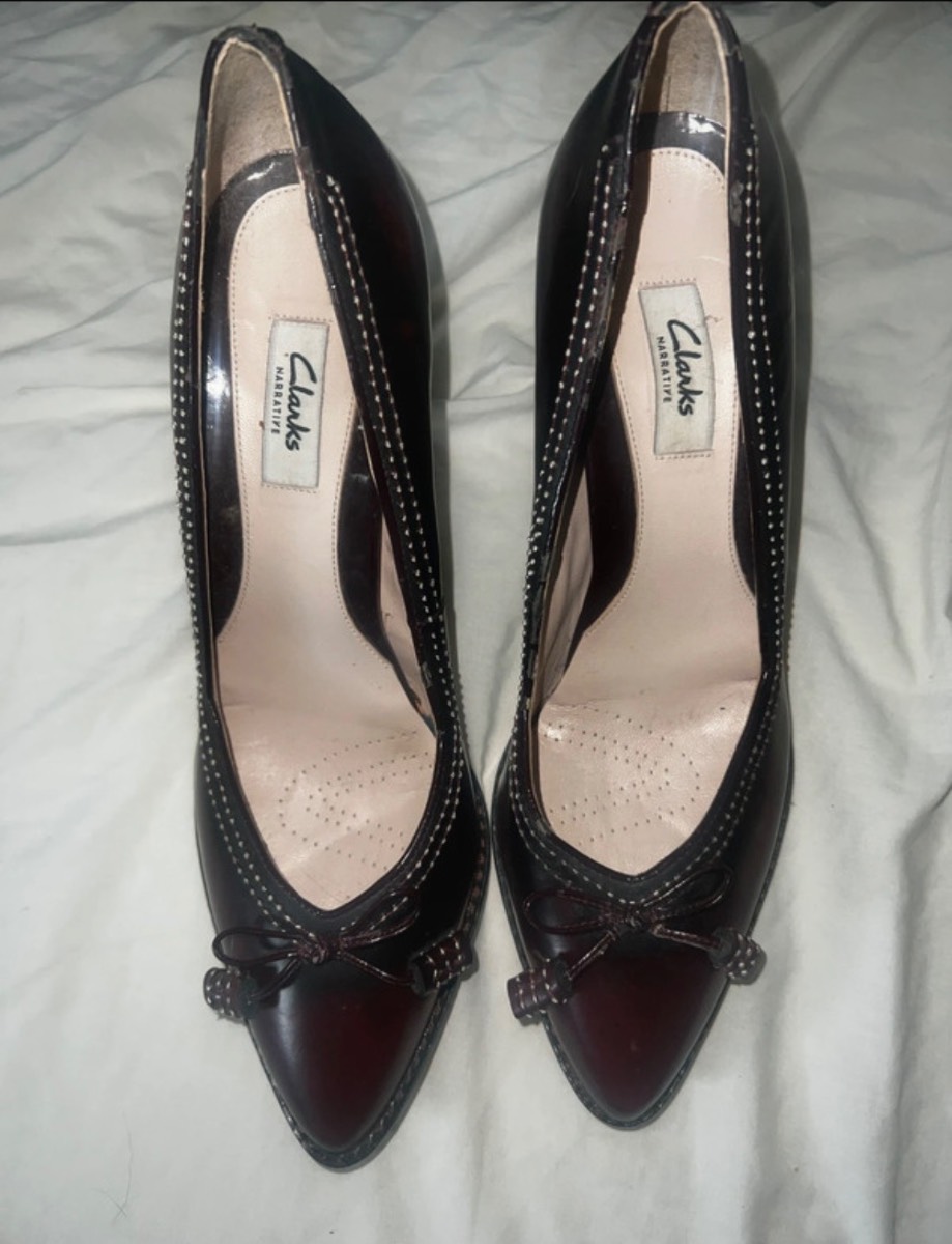 Clarks Narrative Burgundy Leather Pointed Bow Heels - Pumps - Size8