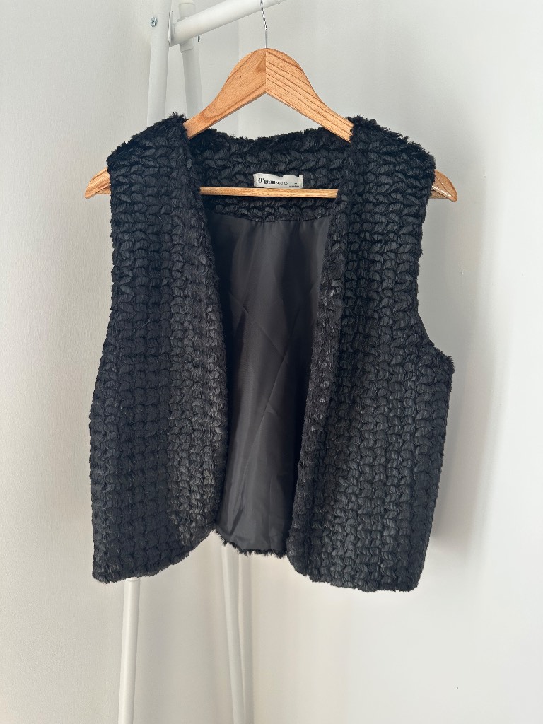 Y2K/Korean Fashion Textured Faux Fur Vest / Gilet