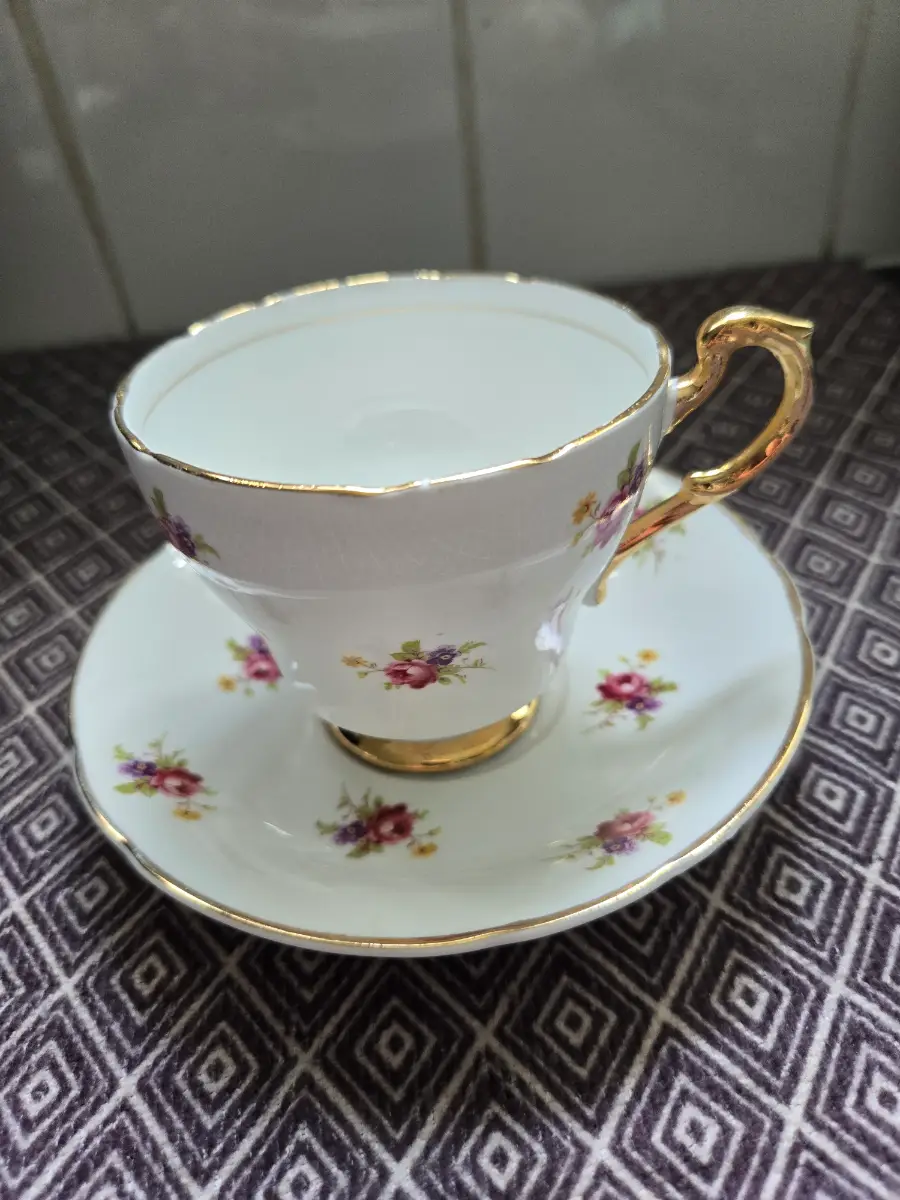 Lubern Bone China 2pc Tea Cup & Saucer Set Floral 22Kt Gold Decorated