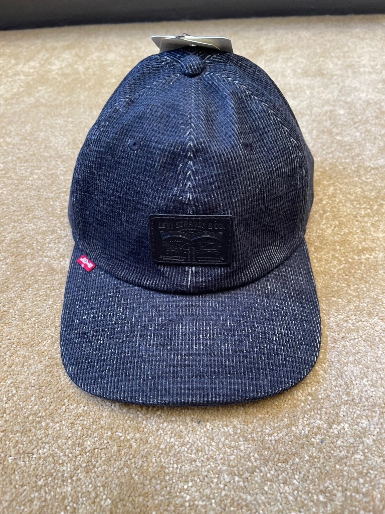Levi’s Relaxed Cord Dad Cap in Black/Navy