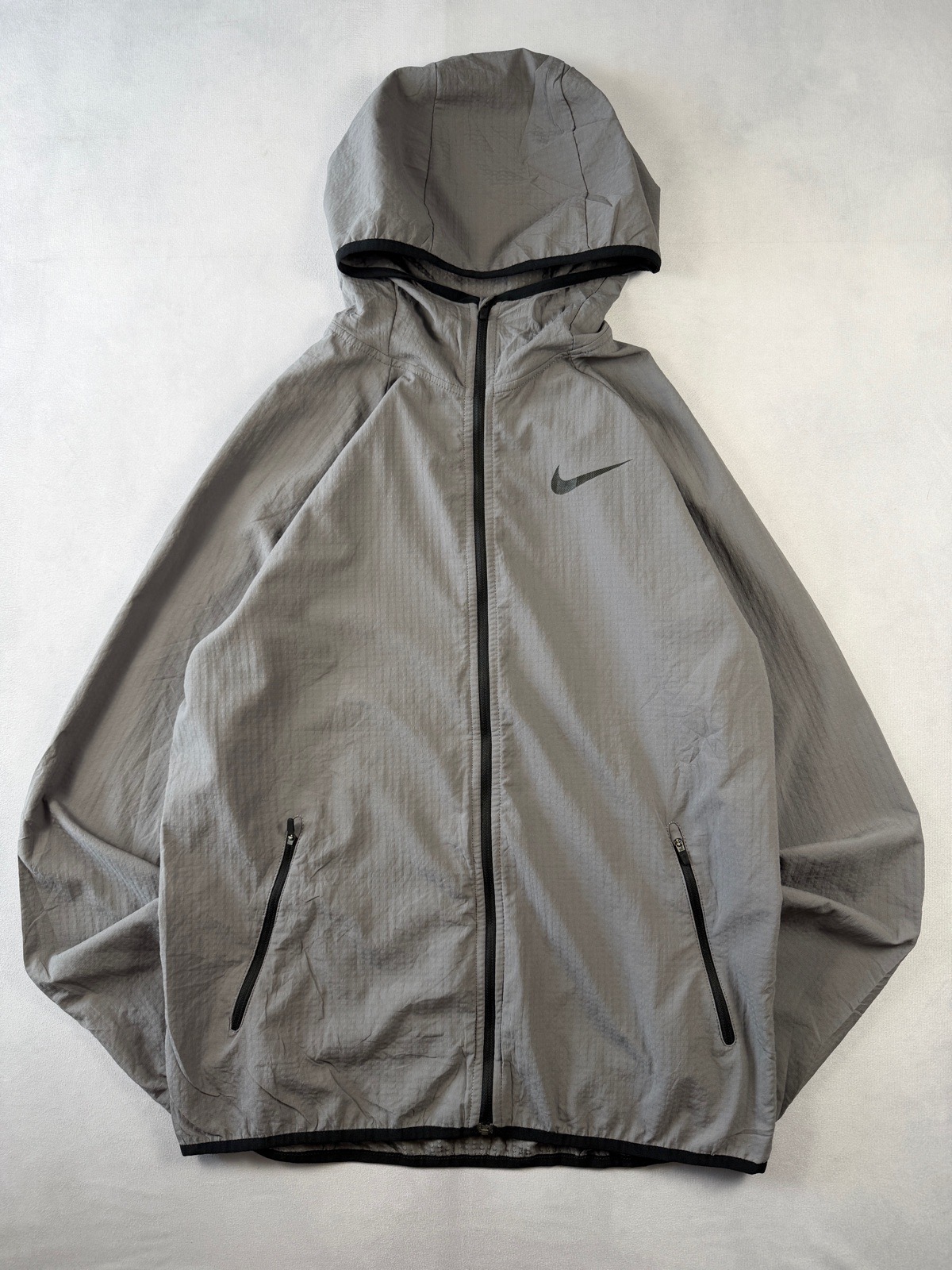 Nike Dri-FIT Windbreaker Jacket Men’s M Grey Hooded Lightweight Running Sports