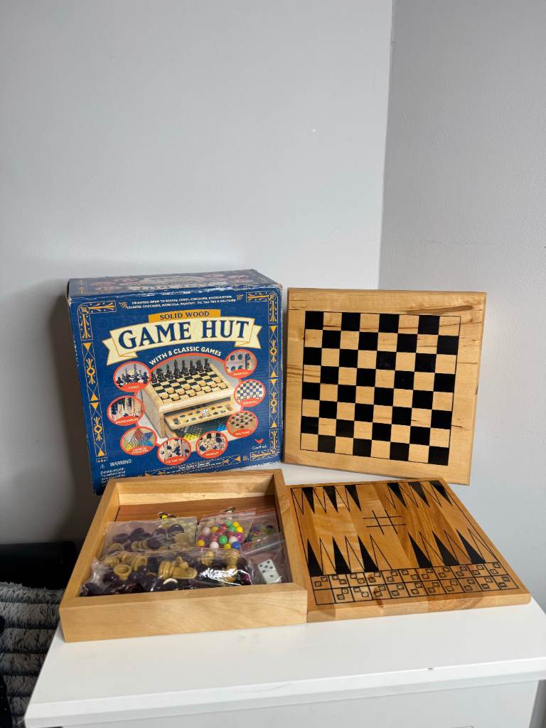 Vintage 2002 collectors Game hut 8 classic games