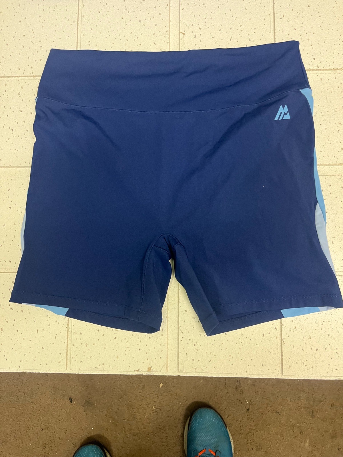Woman’s Montirex shorts size xl