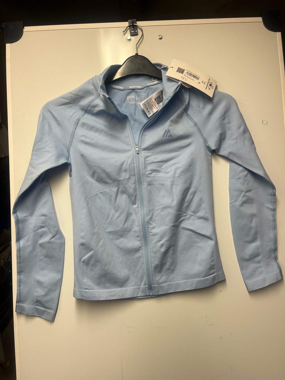 Woman’s Montirex seamless full zip jacket zip size medium
