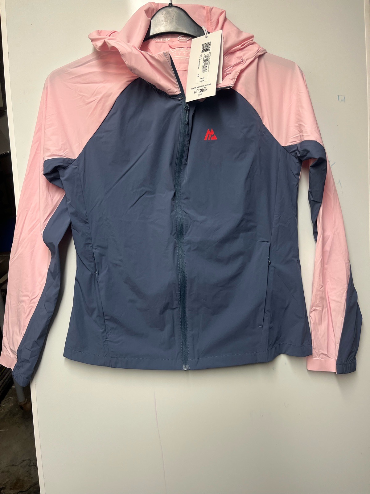 Woman’s Montirex windbreaker size medium