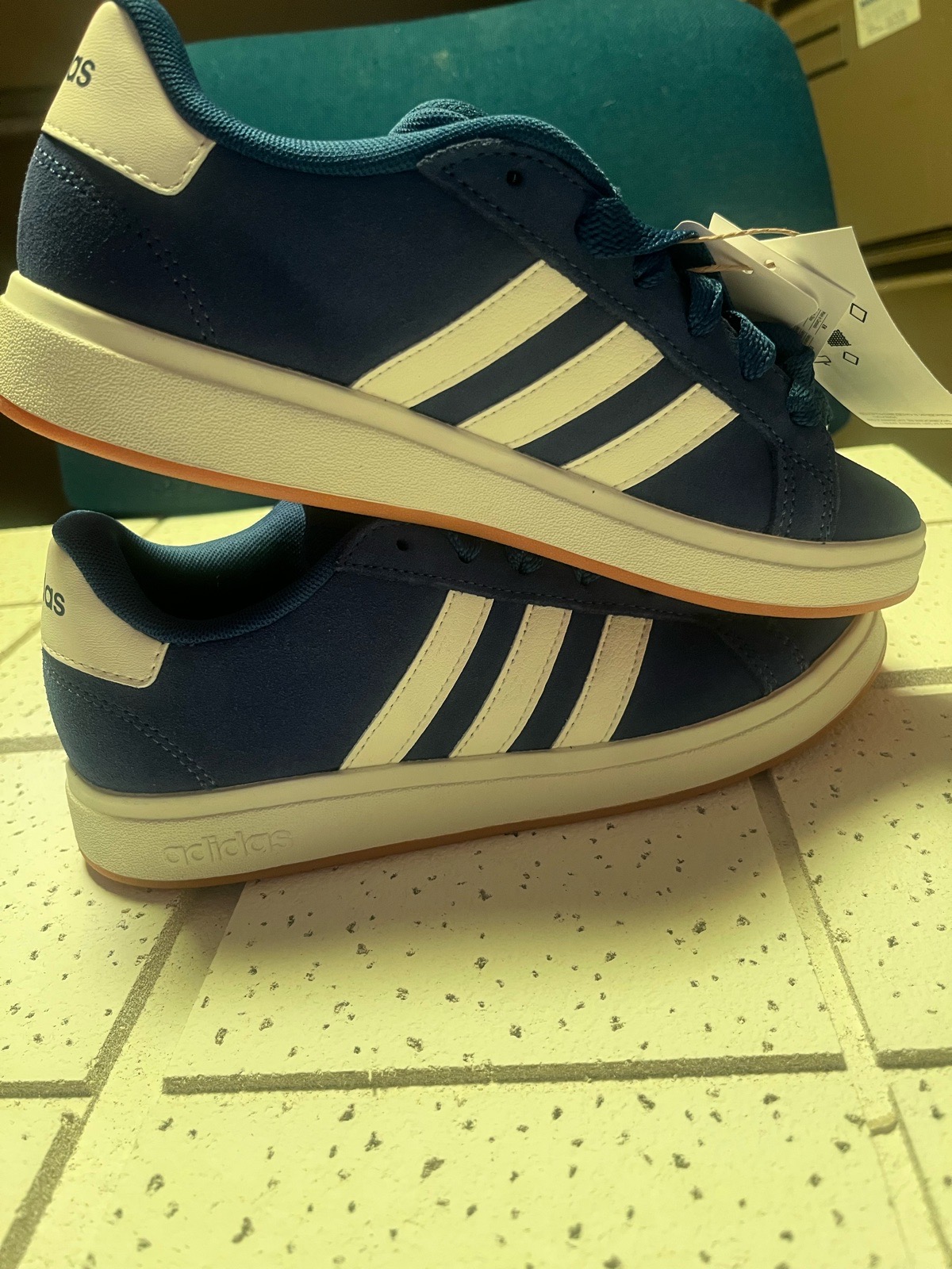 Adidas grand court 00s