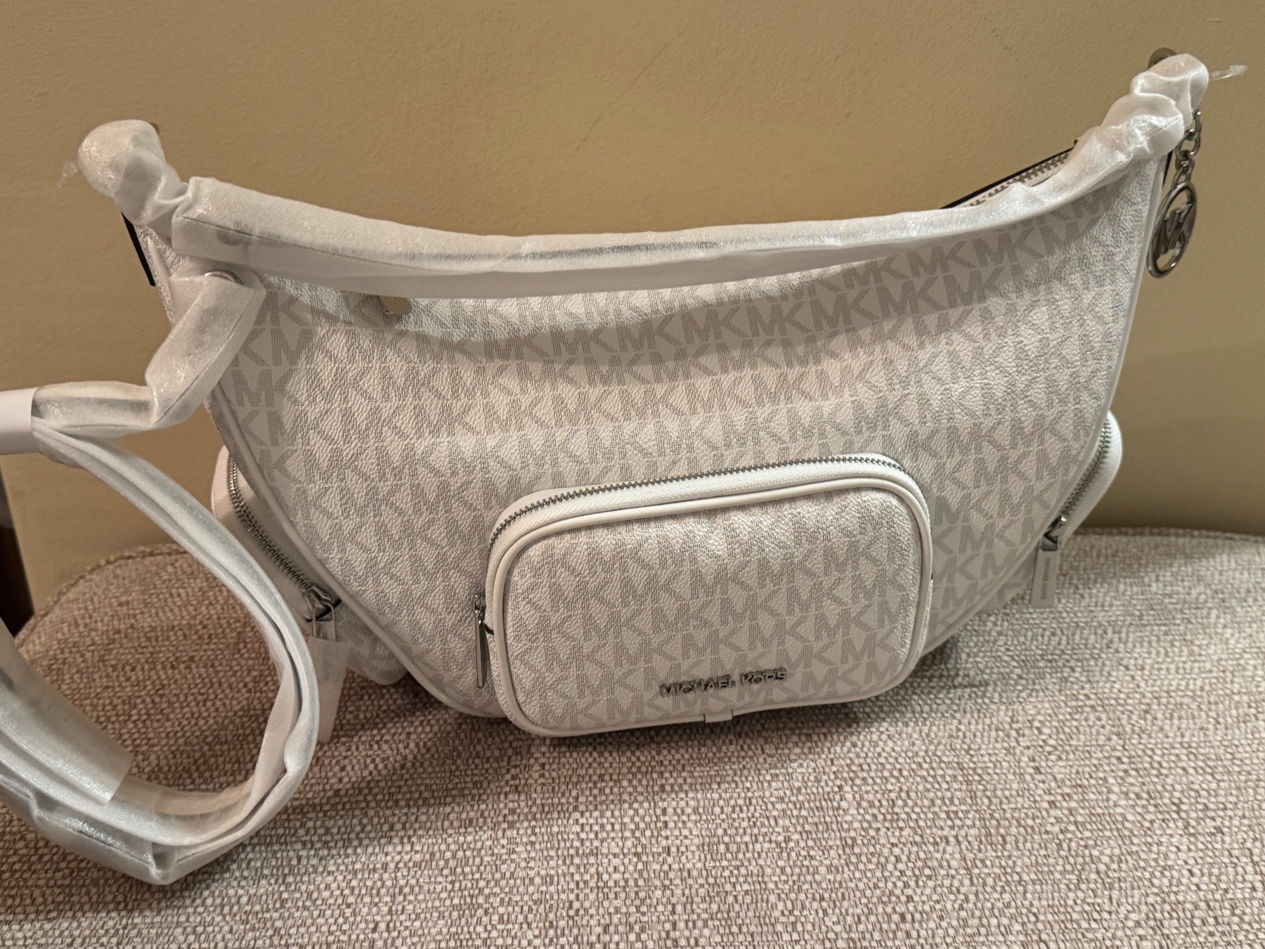 Stunning Michael Kors white bag