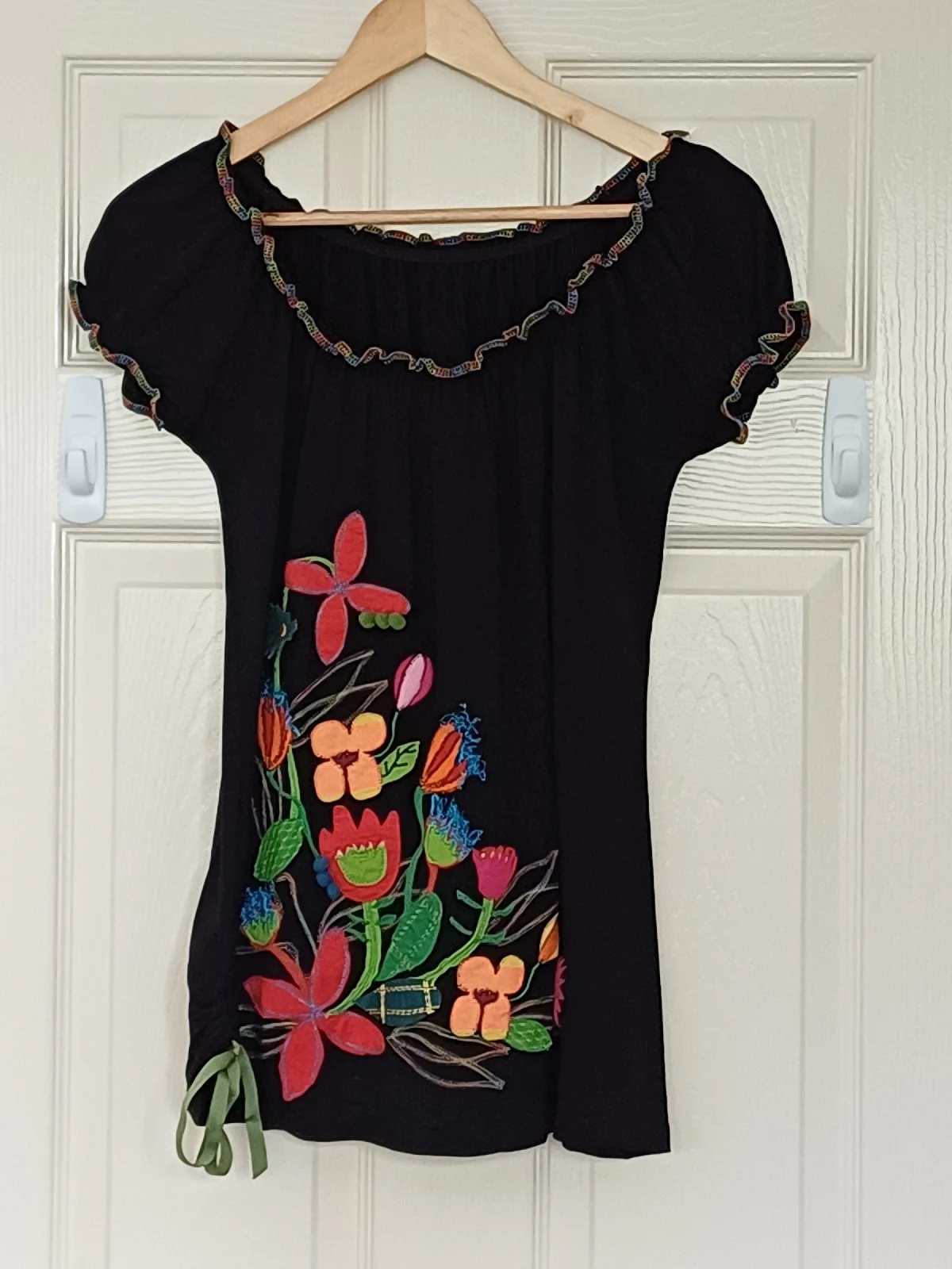 Mamatayou Y2K Floral Appliqué Top Black Size 14 Quirky Boho 2000s