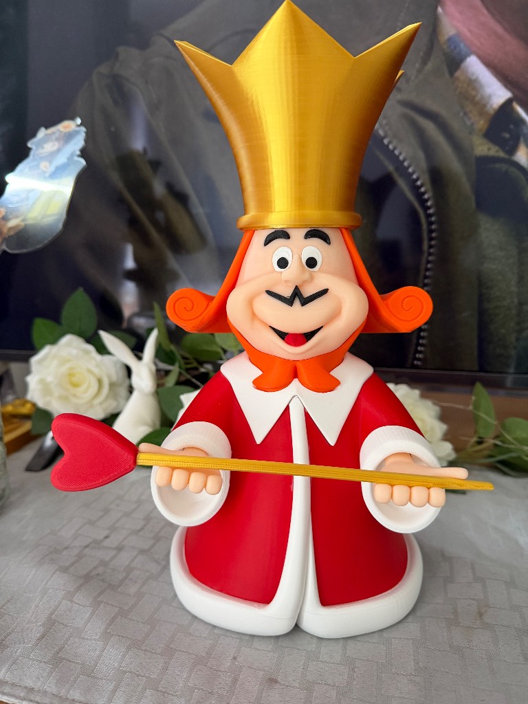 Adorable Disney king of hearts figurine. Stands 30cm tall