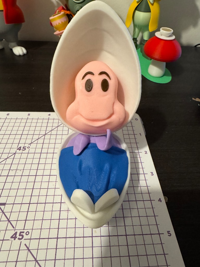 Disney oyster Alice in wonderland figurine