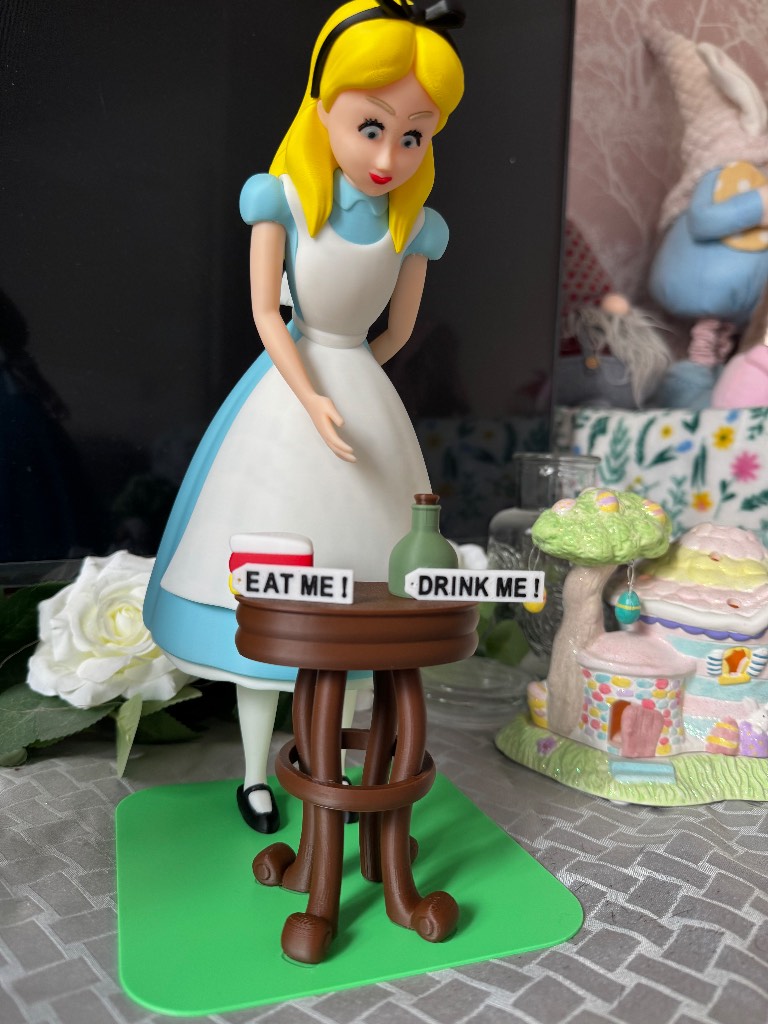 Disney Alice in wonderland Alice figurine