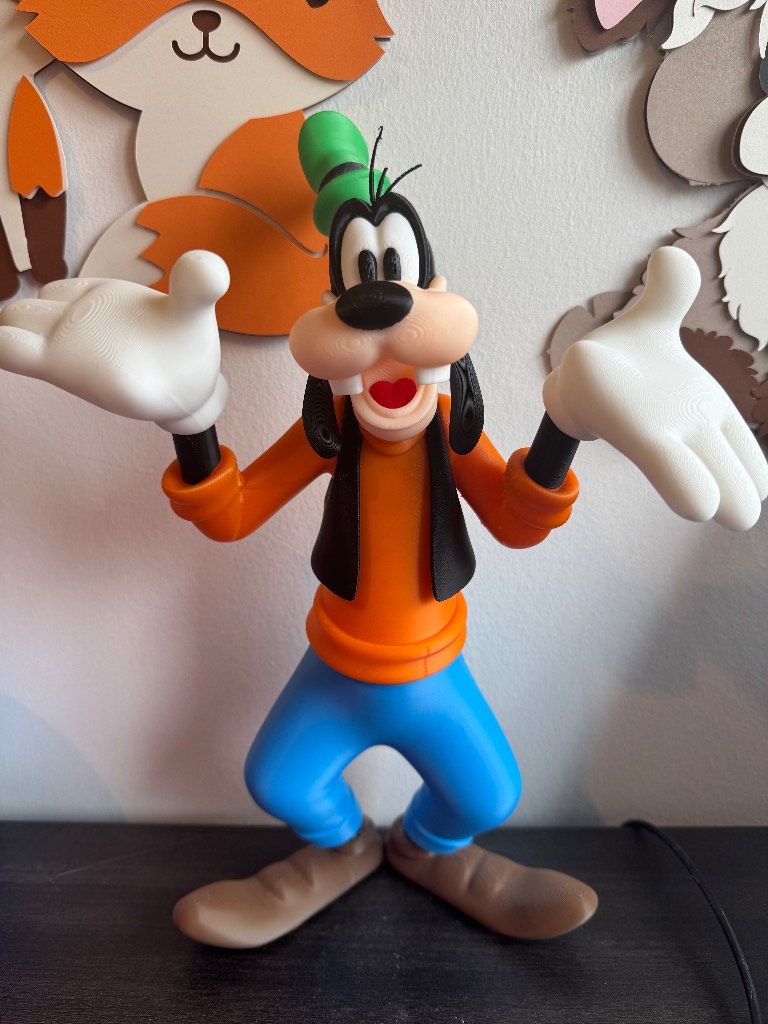 Adorable Disney goofy figurine