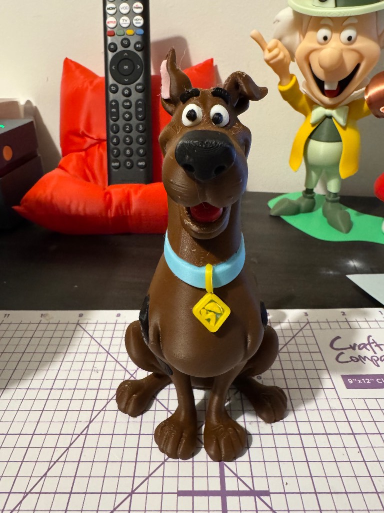 Adorable acooby doo figurine