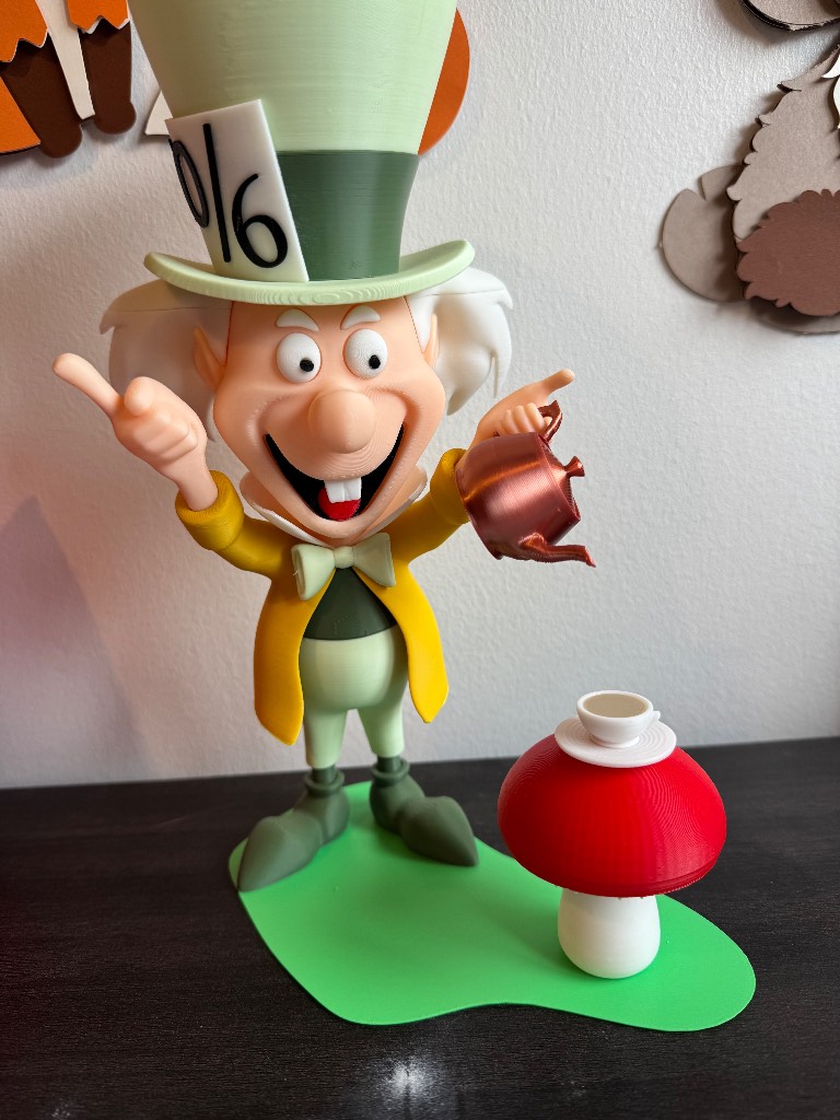 Disney Alice in wonderland Mad Hatter figurine