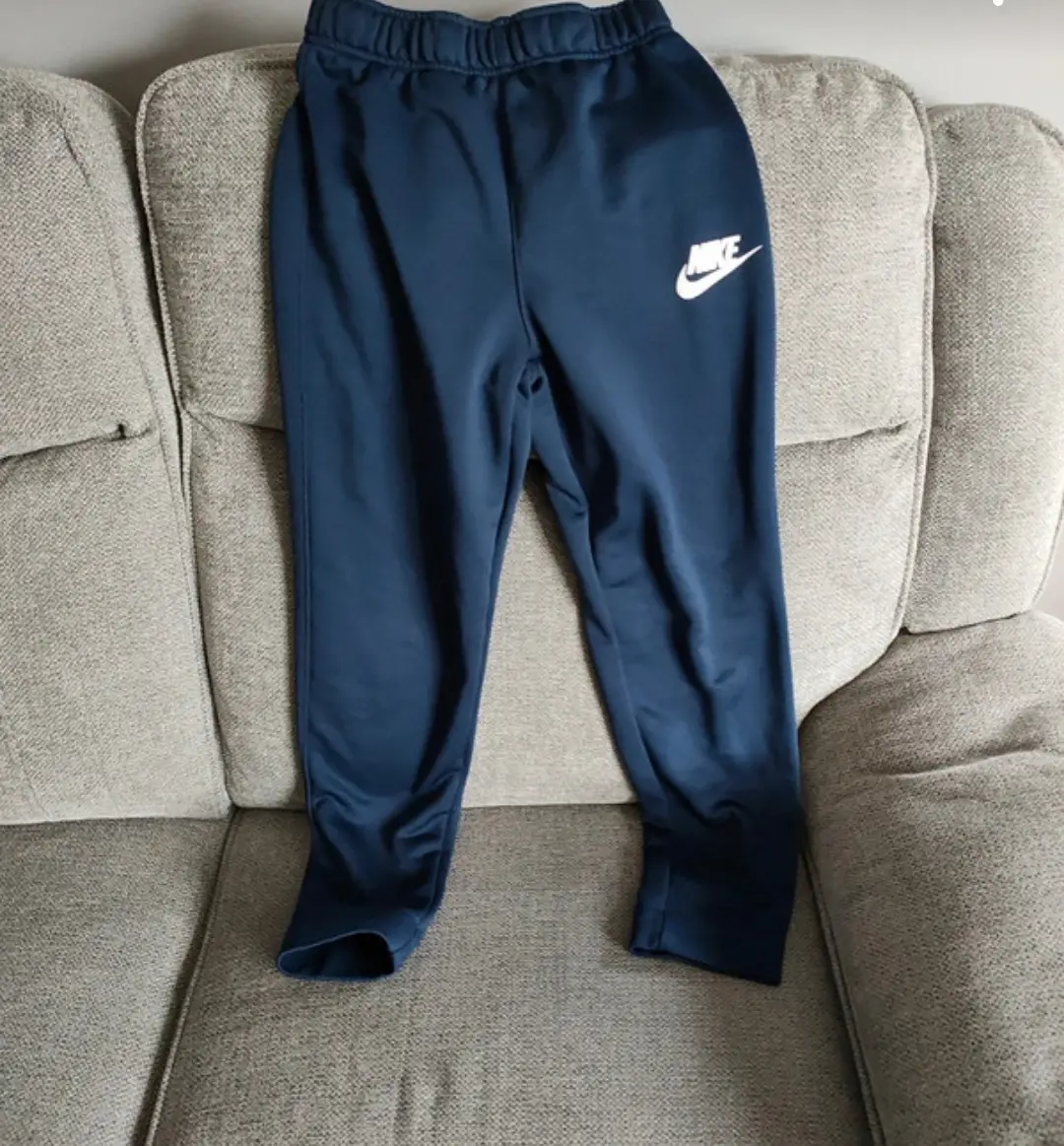 Nike boys navy bottoms 147-158cm