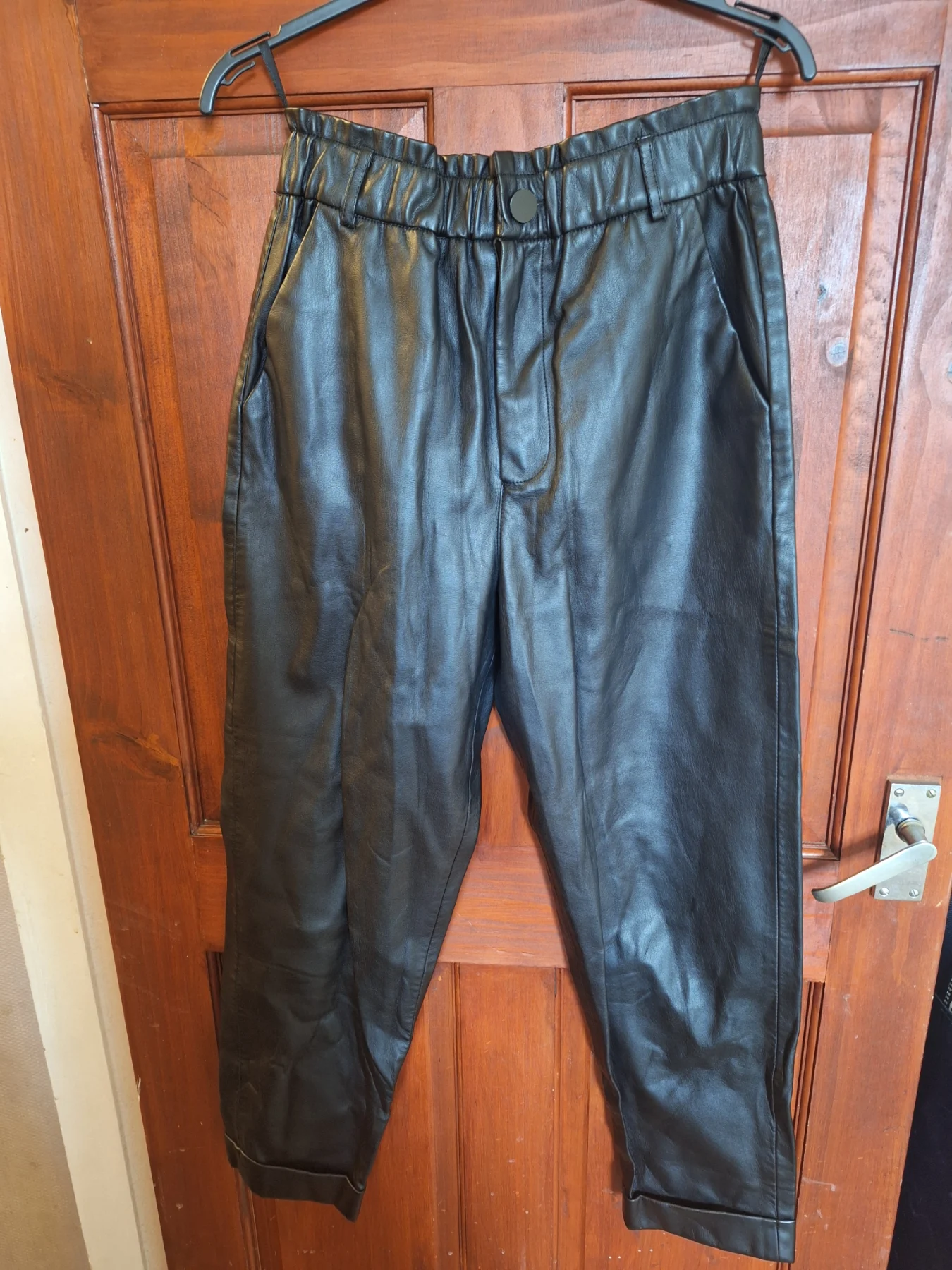 Woman black pant