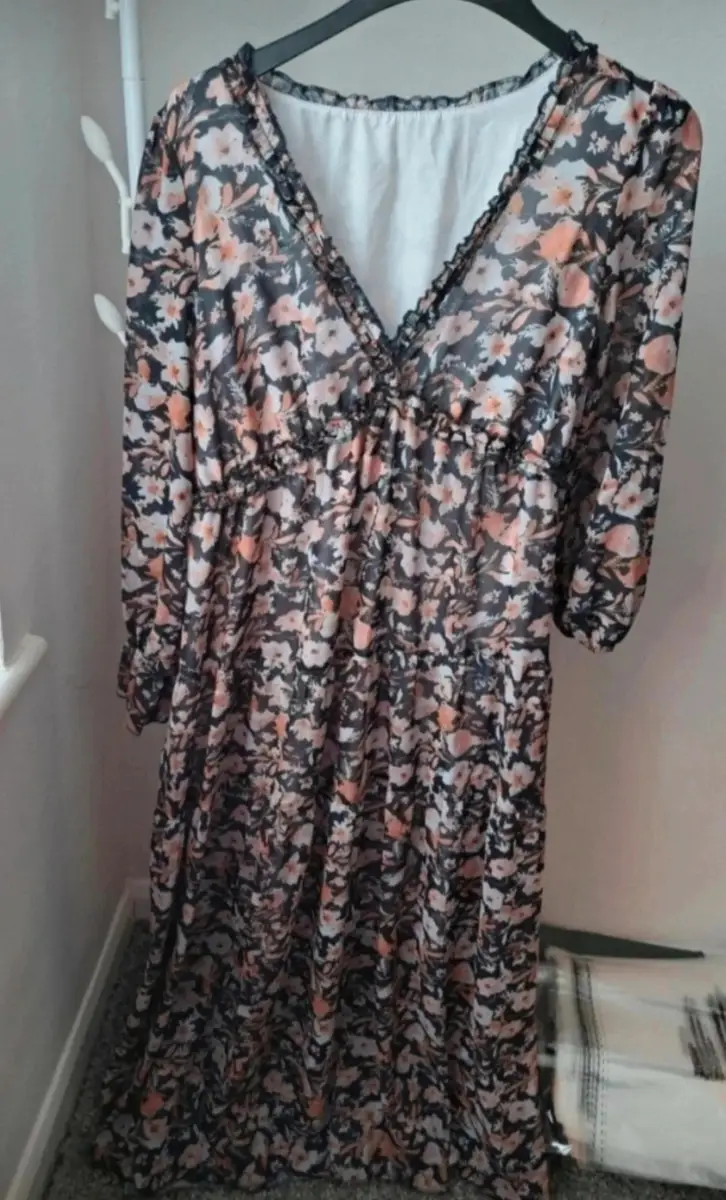 Long floral dress. Lined. Size large. No brand.