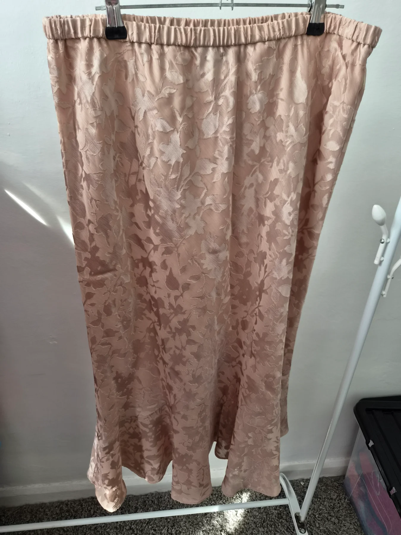 Beige/tan pattern skirt. Size 14 by Jacques Vert