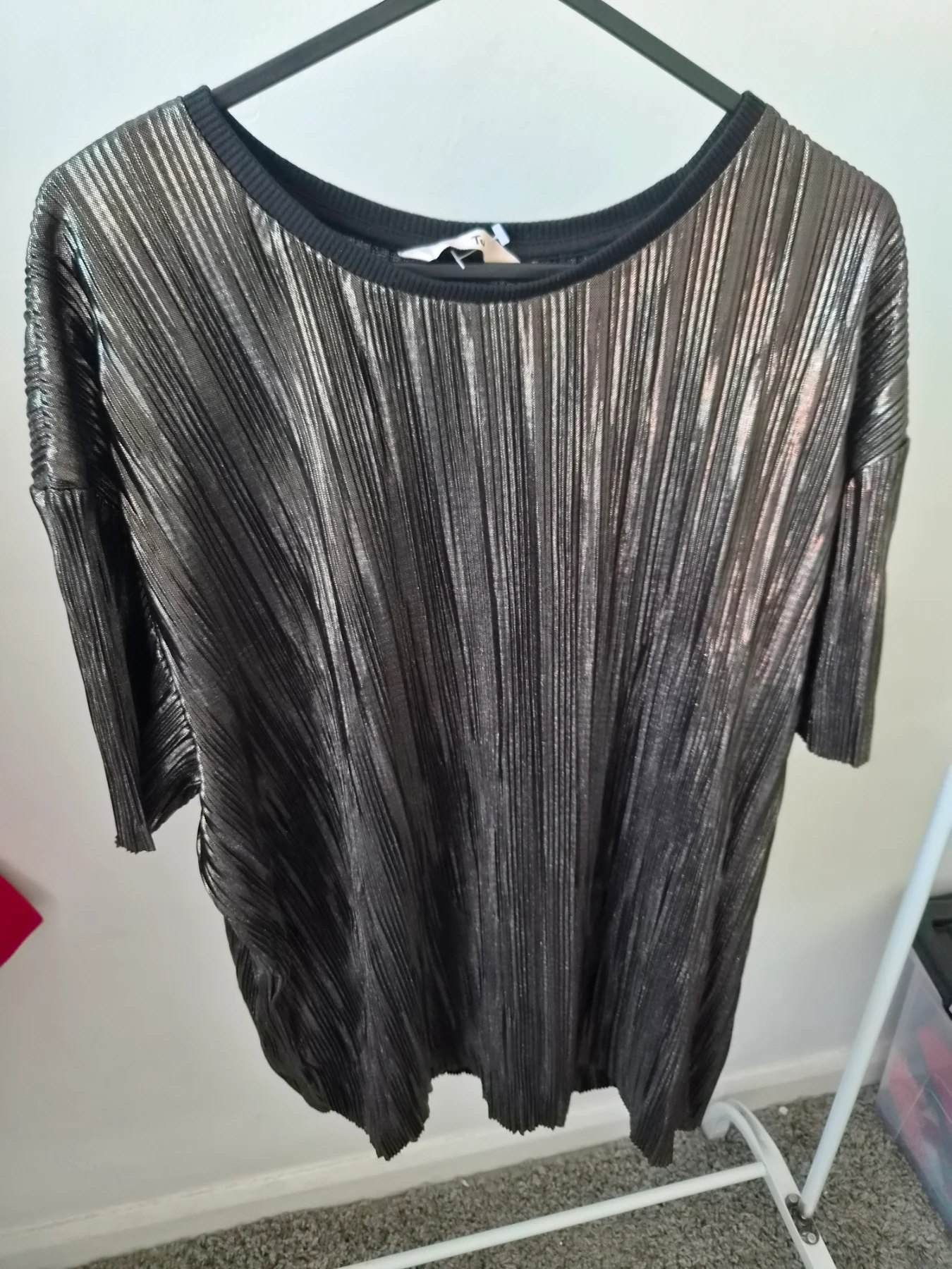 Black/silver short sleeve top. Size 14 by Tu
