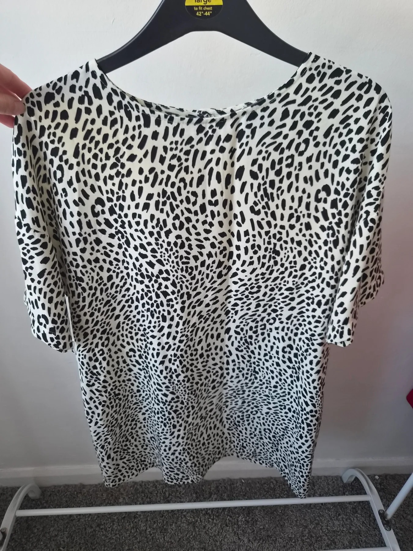 Cream/black patterned short sleeve t-shirt dress.  Size 14 by Primark