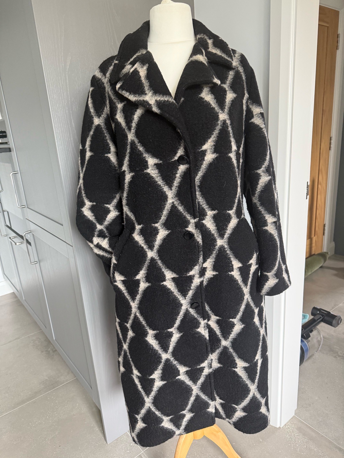 Peruzzi Made in Italy Wool Blend Statement Long Coat Black Cream