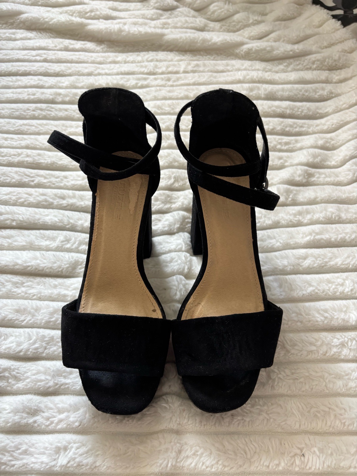 Ladies block heel shoes