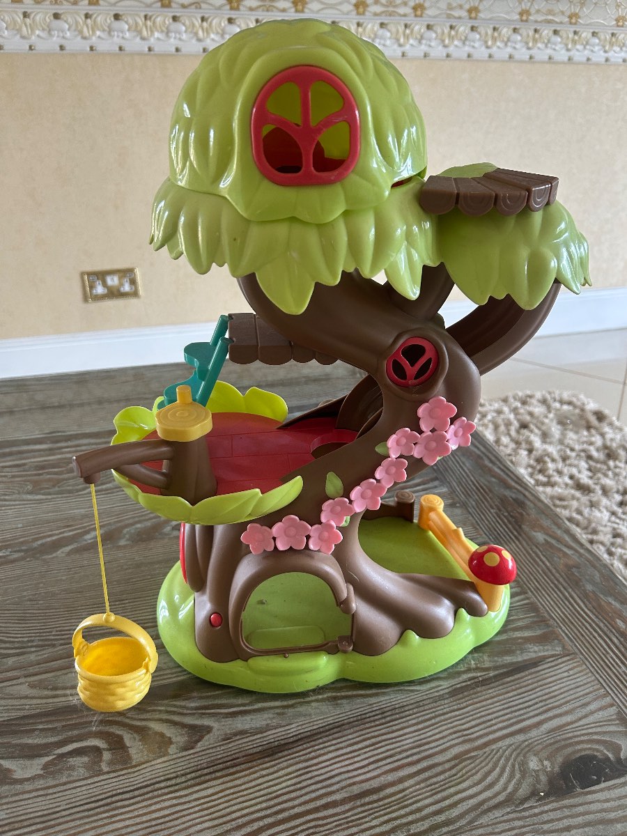 ELC Happyland tree house - no figures included