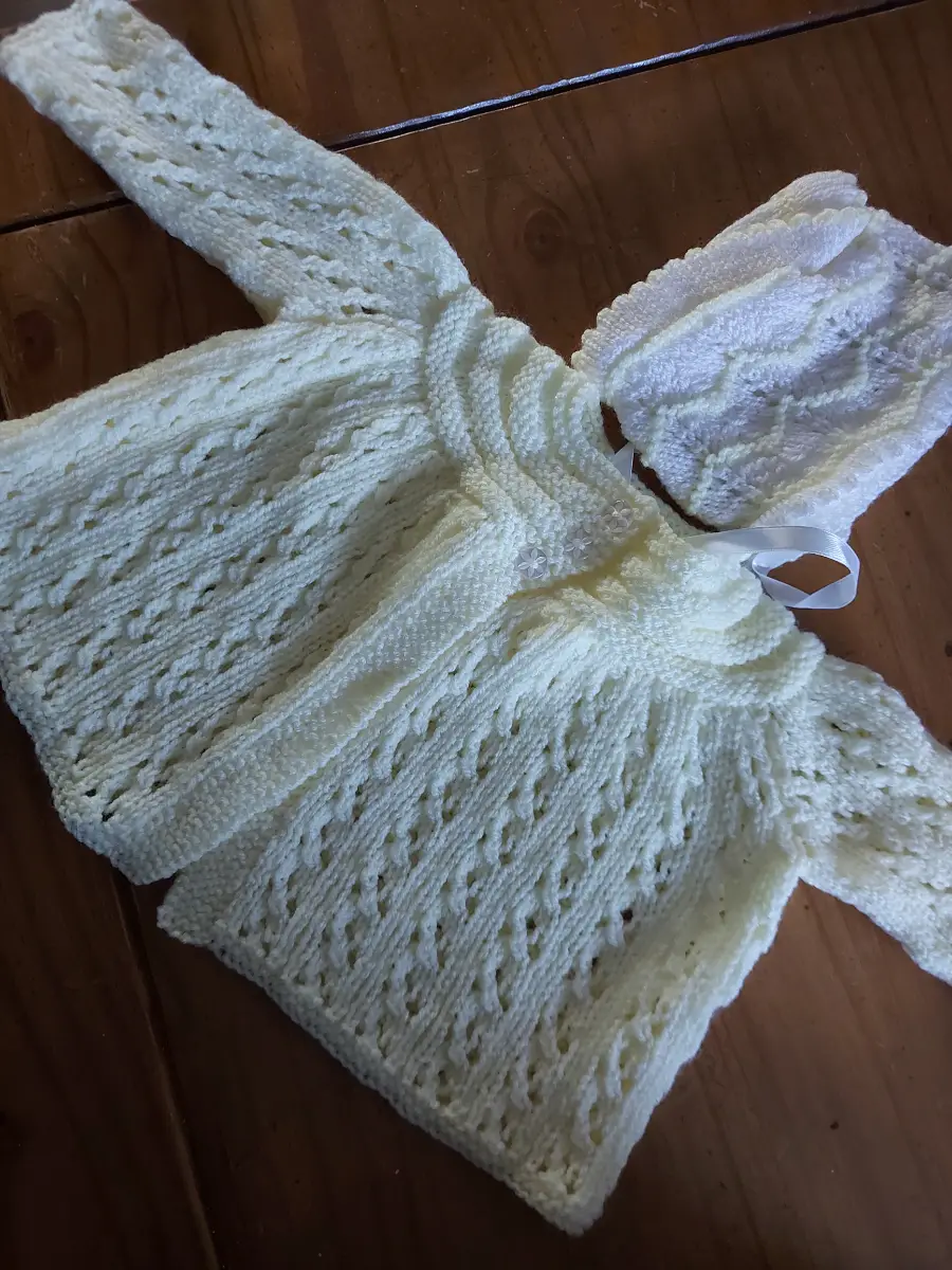 Lemon bonnet, cardigan