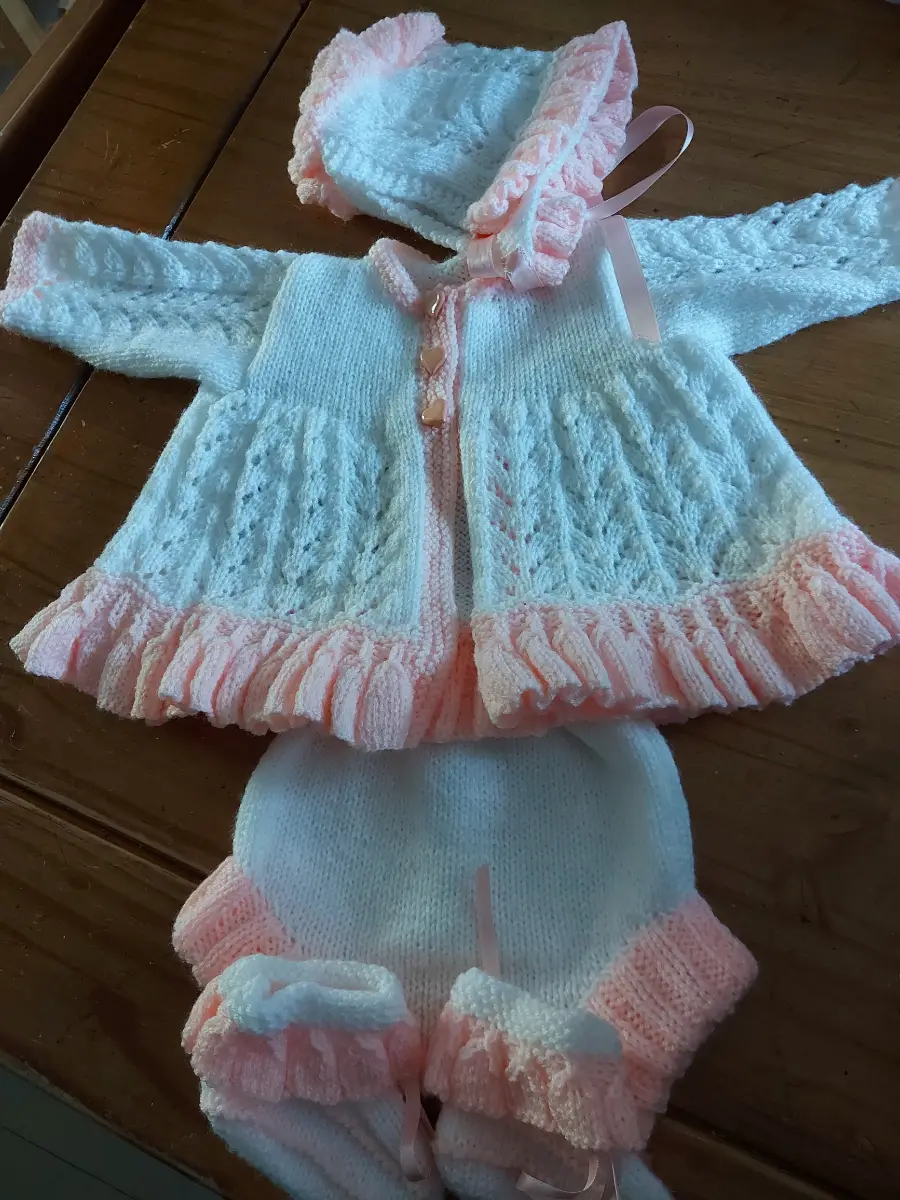 4 piec hand knitterd set