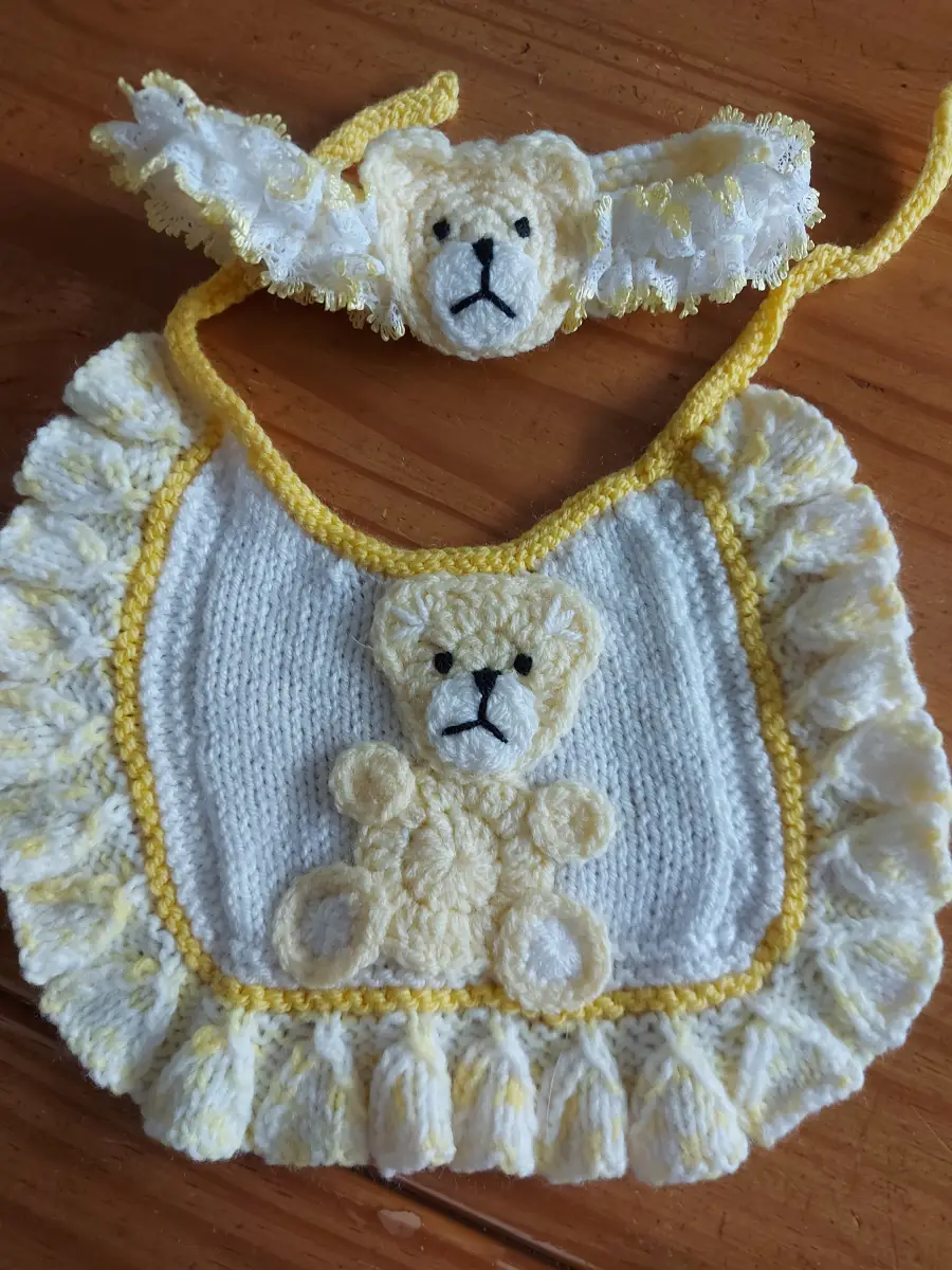 Knitterd bib,headband set
