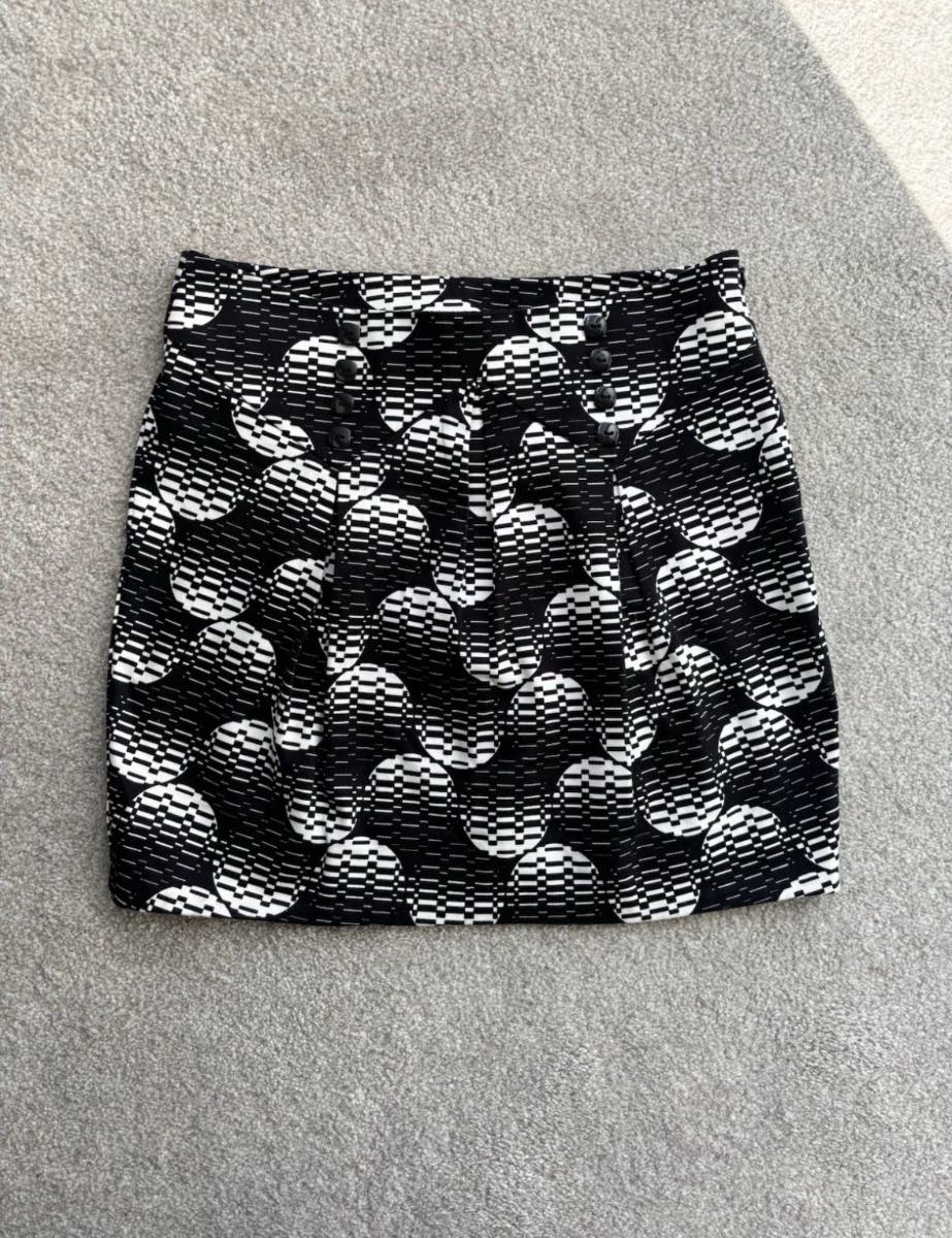 Vintage / Y2K Bay mini skirt, black and white mod vibes size 8/10uk