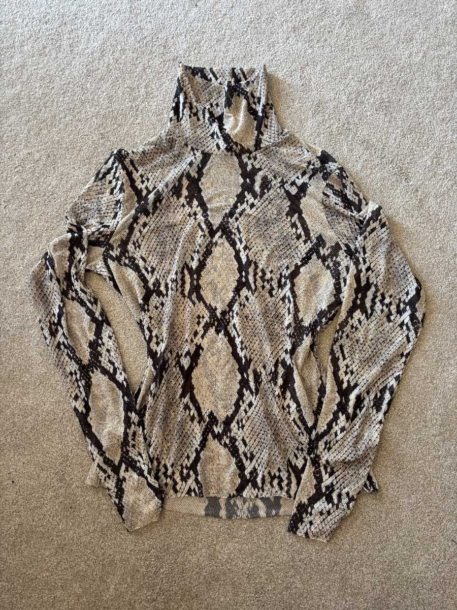 H&M 2000s y2k snakeskin print long sleeved mesh top