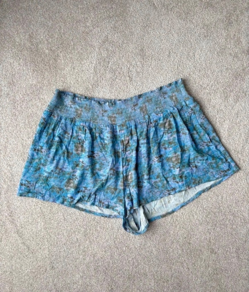 Urban Outfitters, crinkle summer shorts size large