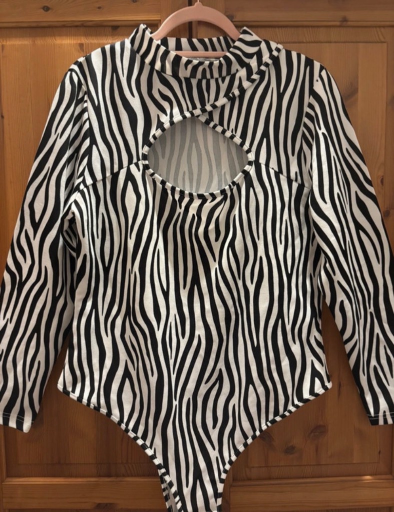 Long sleeve bodysuit leotard top. Black & white. Size 2XL. See measurements