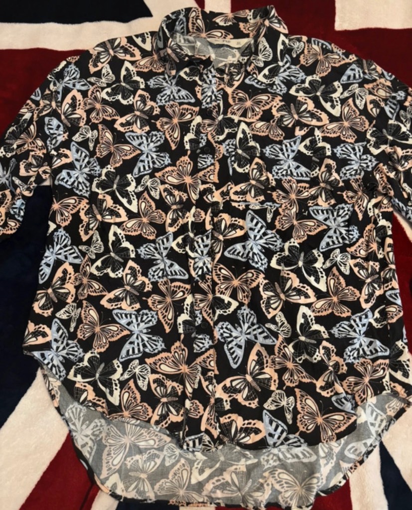 Long sleeve shirt blouse. Butterflies print. Size 12. Measurements in description