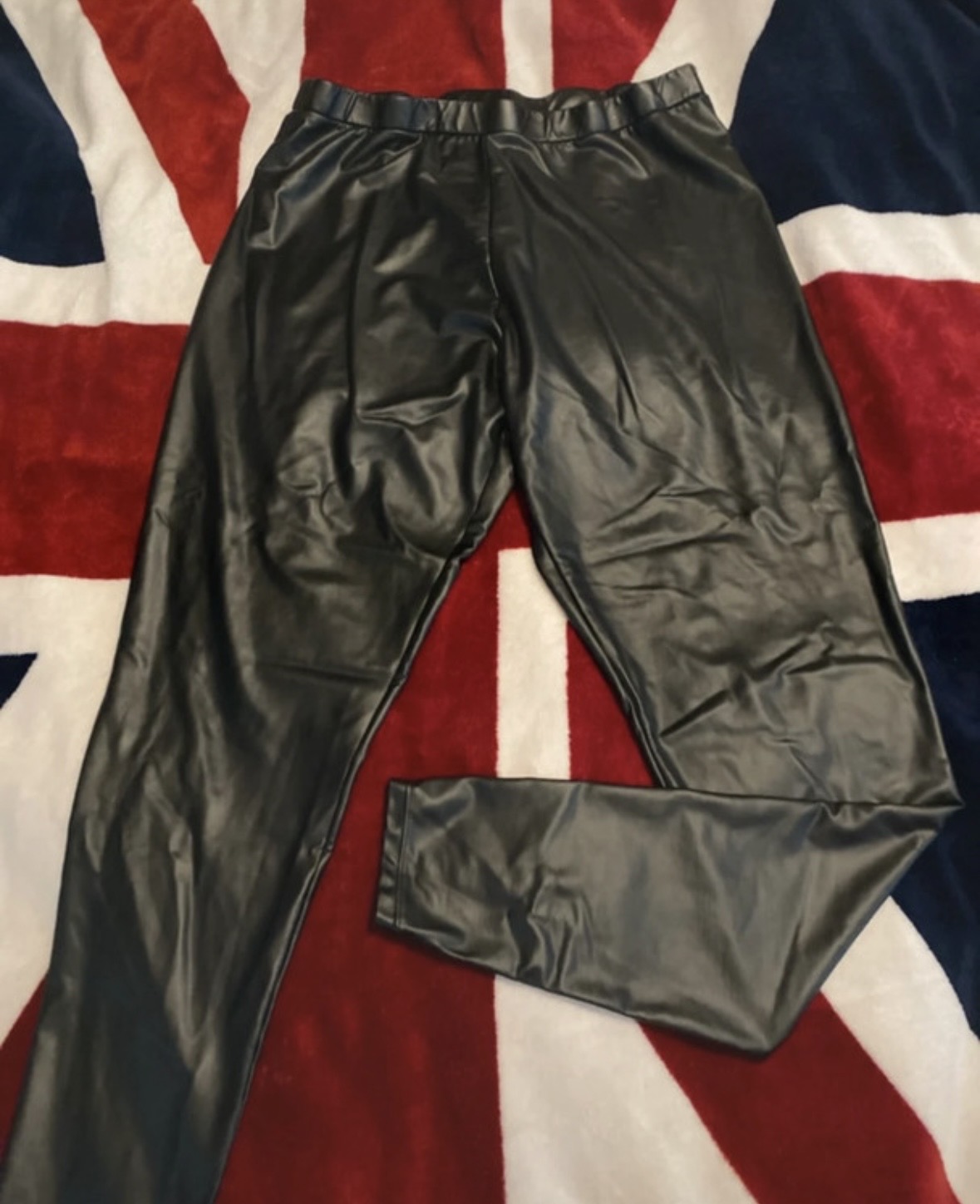Black shiny pu leather look leggings. Short leg. Size M. See description for measurements