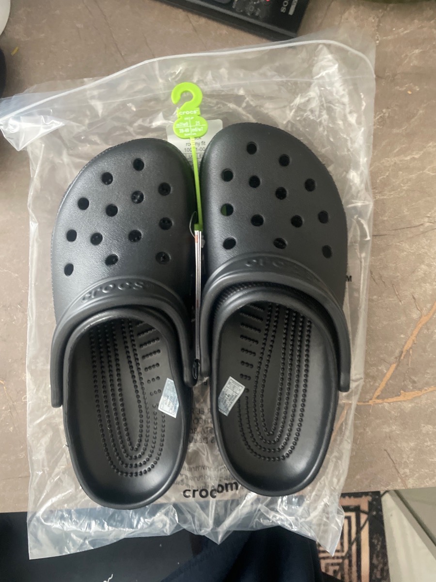 Black crocs M6/W7
