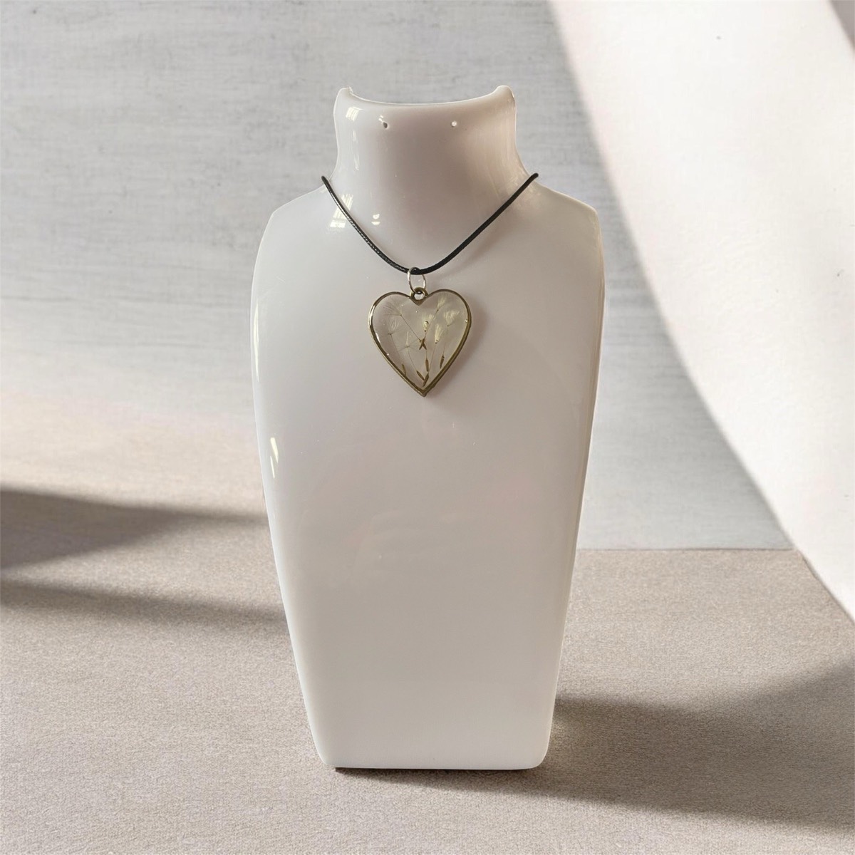 ✨ HANDMADE RESIN HEART PENDANT – PRESSED DANDELION NECKLACE ✨