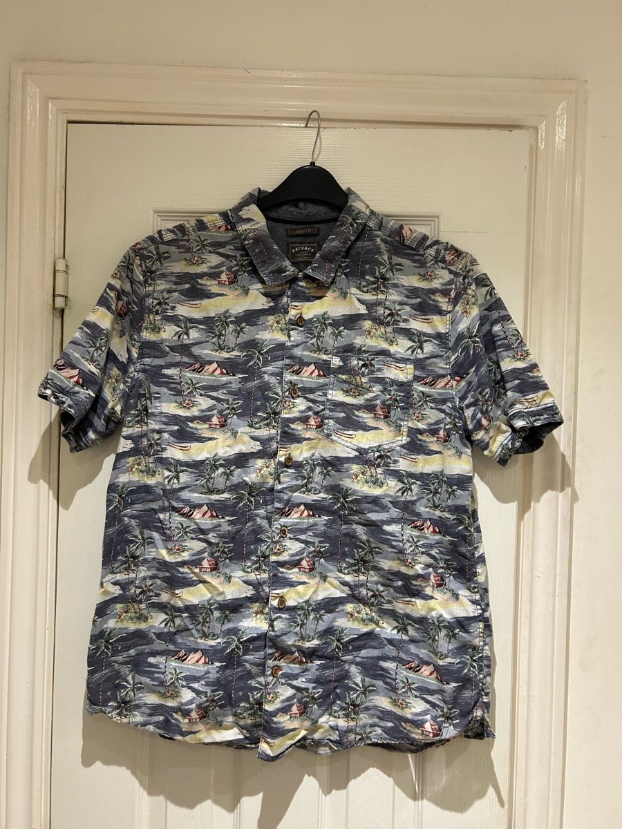 Men’s Face Hawaiian short sleeve shirt. Size L