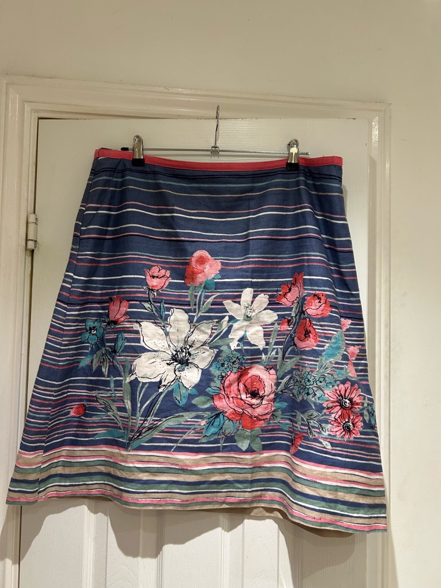 Vintage Laura Ashley knee length floral skirt. 38w