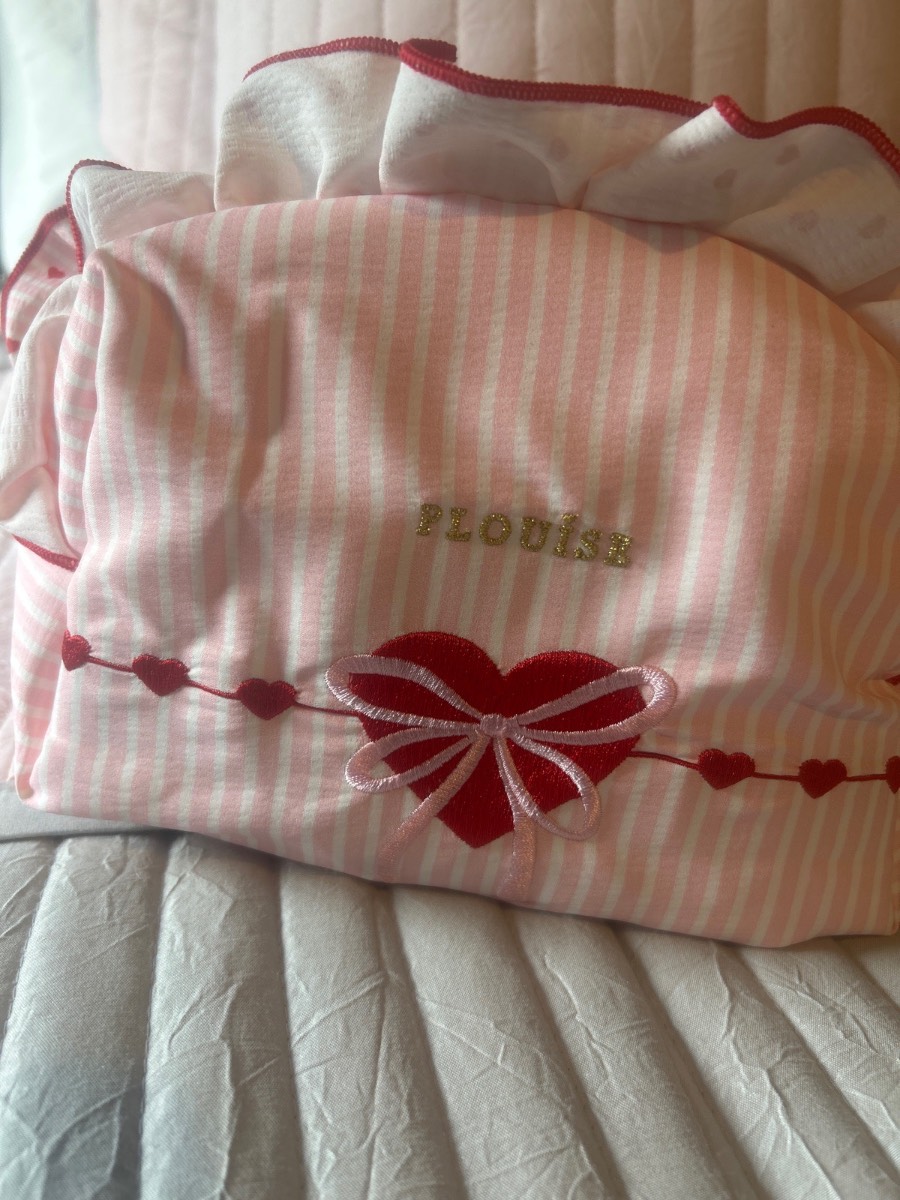 Plouise heart makeup bag