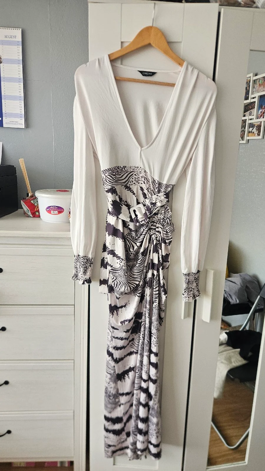 Chic me white black long flowy event day dress. Cuffed sleeves. Split scrunch dress with belt.