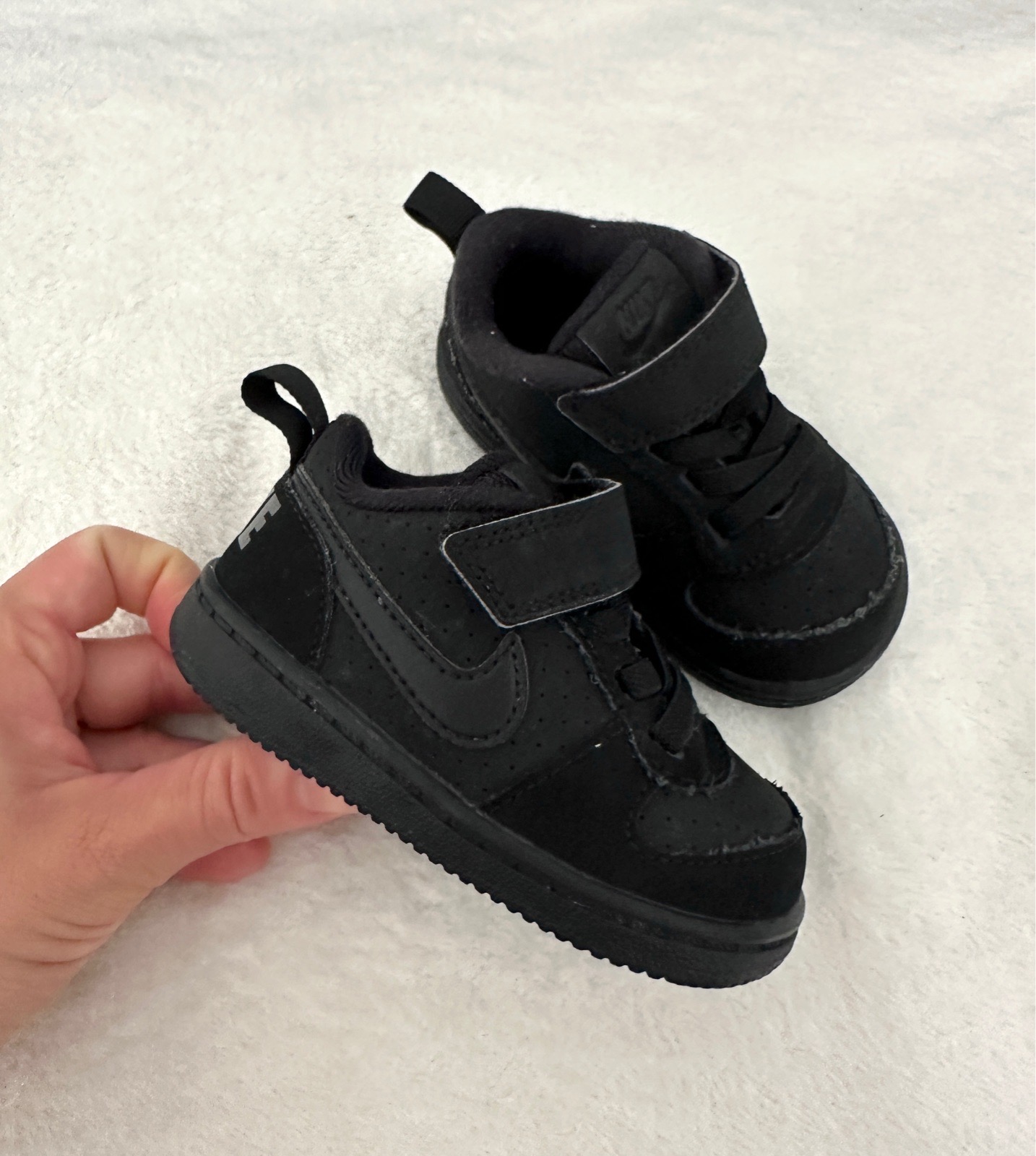 Black Nike kids sneakers - with velcro