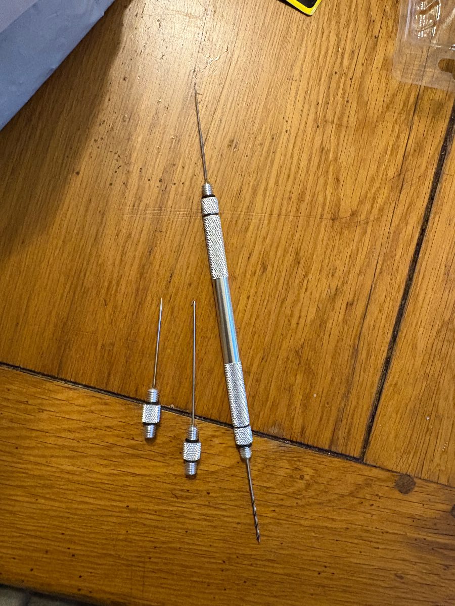 Baiting needle set
