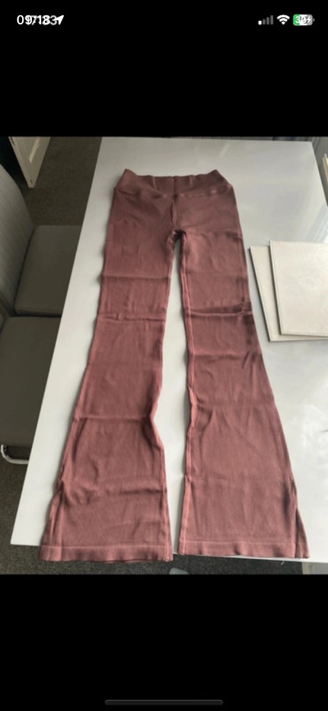 Woman’s ribbed flared leggings