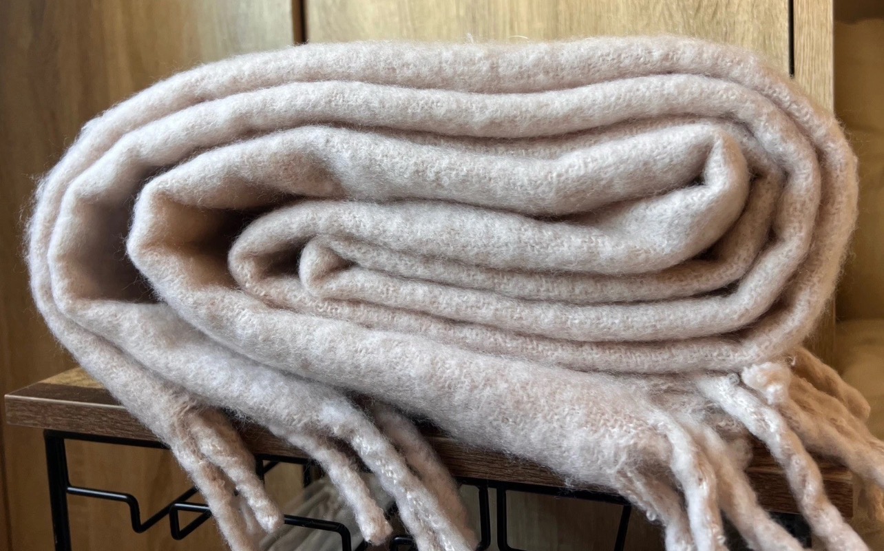 Beautiful Natural Cosy Fringe Throw