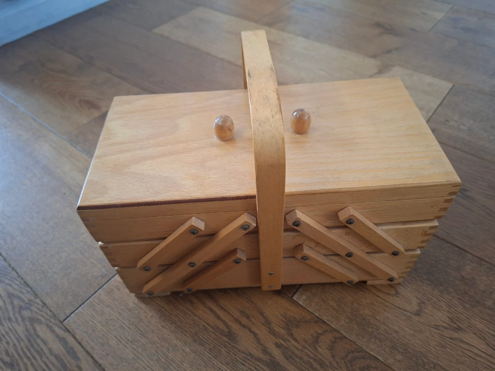 Wooden Sewing box Very good condition