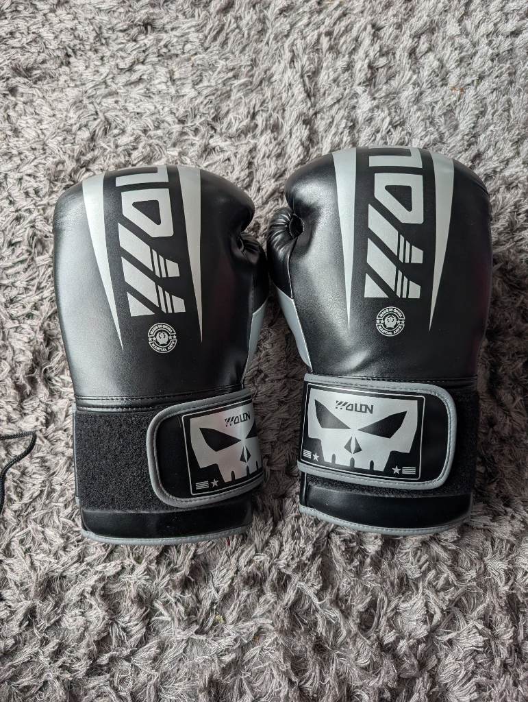 Wolon Boxing Gloves - 14oz