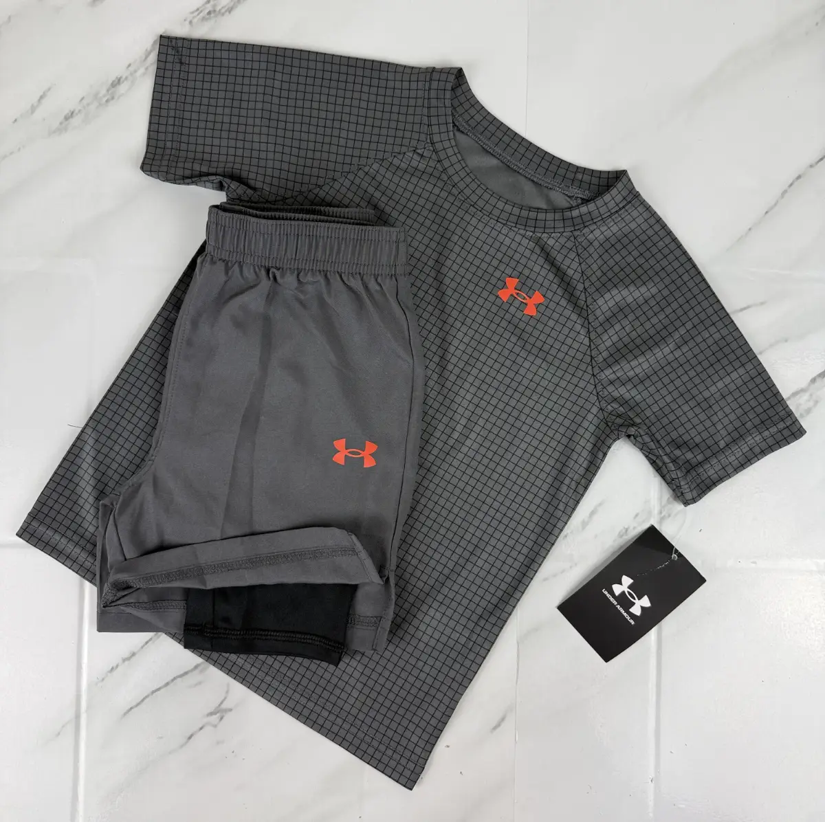 Kid's  Under Armour Tech Emboss T-Shirt/Shorts Set Grey/Red Size 3-4 Years S0472