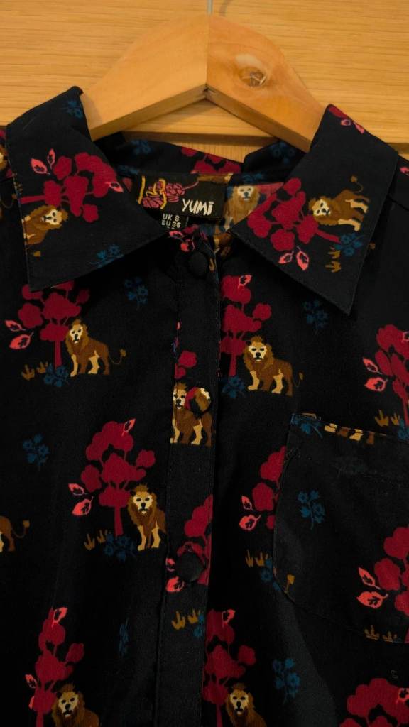 Yumi floral lion print blouse — UK 8-10